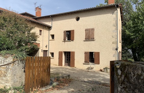 Taluyers Casa | Grande Maison Familiale 18kms de Lyon ,cheminée ,piscine Grand Parc