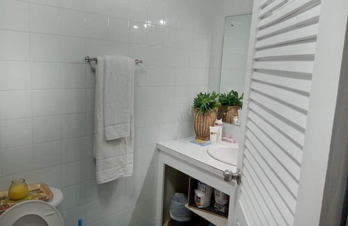Jackson Apartamento | Cozy one-bedroom apartment with wifi and a/c. 5 minutes to malls and grocery.