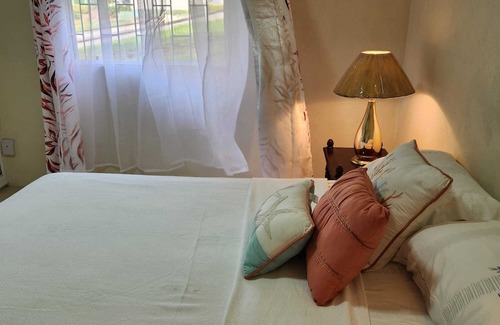 Jackson Apartamento | Cozy one-bedroom apartment with wifi and a/c. 5 minutes to malls and grocery.
