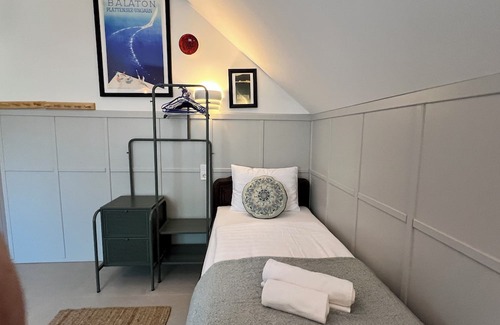 Csopak Apartamento | NEONCsopak at lake Balaton perfectly located for hiking-swimming,-wining-dining