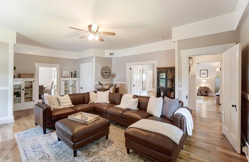 Burlington Casa | Cozy home! Just 11 minutes to Creation Museum. Walk to restaurants and more!