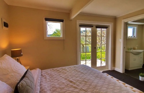 North Lilydale Casa | Tumbledown Barnhouse.