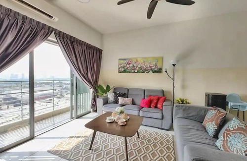 Puchong Apartamento | Sunset view Apt perfect for Biz/Family @ SetiaWalkn