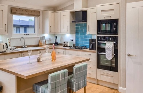 Sturton By Stow Cabina | 2 bedroom accommodation in Thorney, Nr Lincoln
