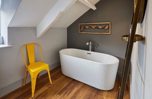 South Charlton Apartamento | Host & Stay | Yellow Ochre