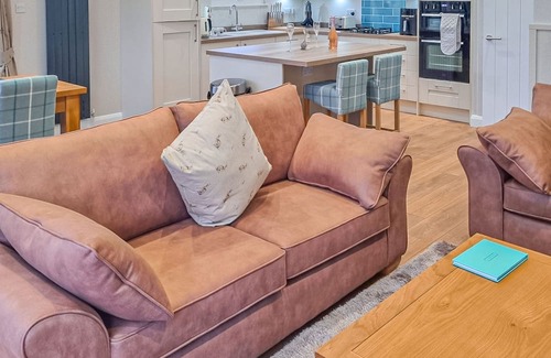 Sturton By Stow Cabina | 2 bedroom accommodation in Thorney, Nr Lincoln