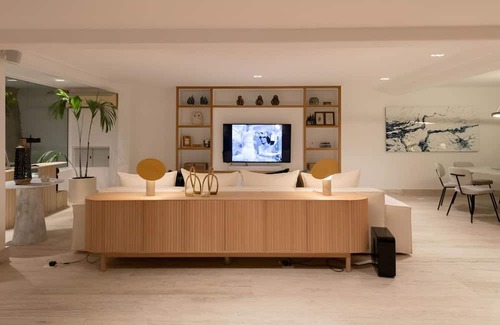 Las Brisas Casa | Spectacular Bay-View Home on Two Levels, with Full Service plus Private Chef