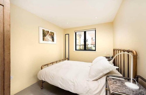 East Finchley Casa | 1 Bedroom House in Charming Barnet Neighborhood