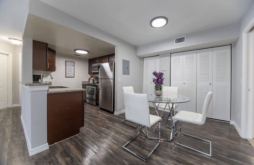 North Naples Apartamento | Beautiful New Apt only 10 minutes to the Beach!