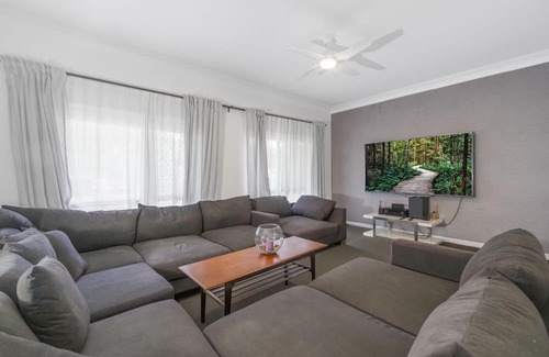 Nerang Casa | Chilled Lifestyle - huge home in a very quiet area of the Gold Coast