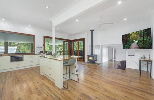 Nerang Casa | Chilled Lifestyle - huge home in a very quiet area of the Gold Coast