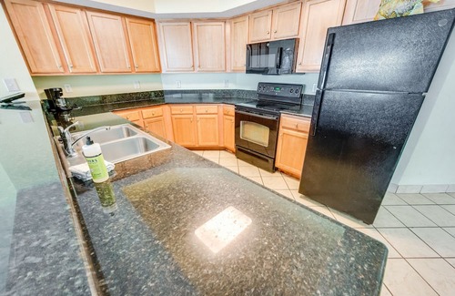 Downtown Myrtle Beach Condominio | 2BR Pools, Views, Direct Oceanfront, Bay View!
