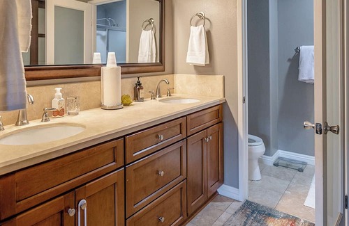 Anaheim Hills Casa | Luxury 3 BR 3 Baths: Disneyland, Beaches, Pool, Hot Tub, Gym, Rose Garden, WFH