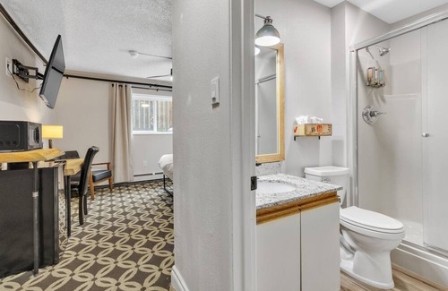 Downtown Anchorage Casa | Highliner Hotel: Ground Floor King Suite 110 by RedAwning