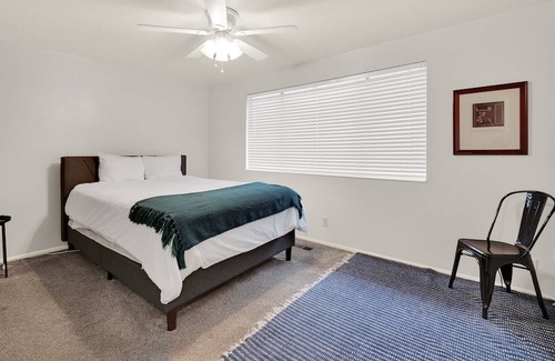 Canyon Rim Casa | New Listing! Updated, Convenient Urban Location Near Mountains, Covered Parking