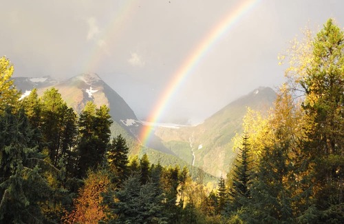 Smithers Casa | Picturesque family Ski Vacation, perfect for medical professionals, all mod cons