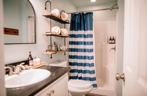 Longtown Casa | 'Lil Lookout - A Fisherman's Delight w/Garage!