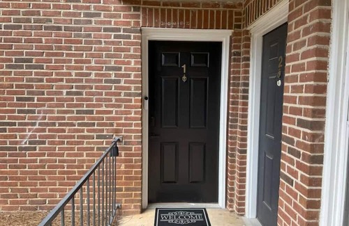 Auburn Condominio | 2BR/2BA Renovated Condo under 1 mile to Toomers