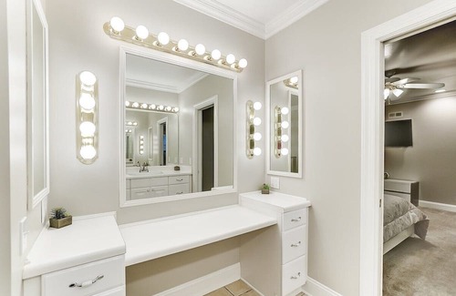 Wessex Square Casa | Stay in Luxury! | King Suite w/Hot Tub!