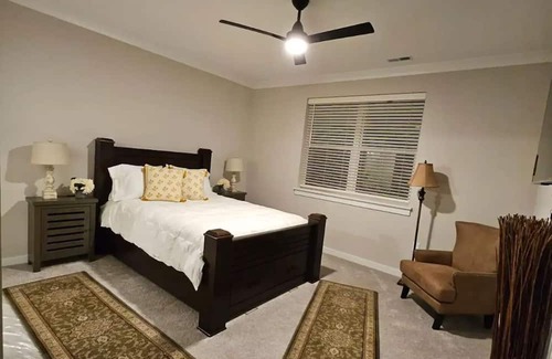 Canton Condominio | Luxury Condo in Canton, MI: Enjoy your stay in Comfort, Style, and Convenience.