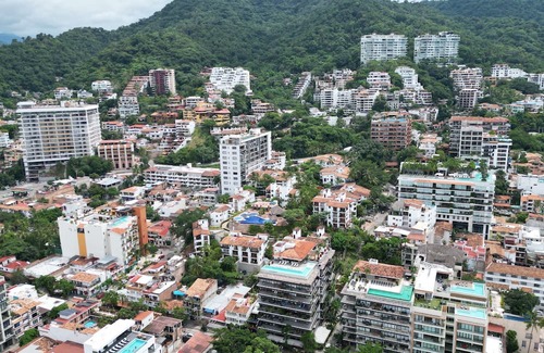 Emiliano Zapata Apartamento | Barrio Vallarta Suite L1- 1/2 Block from Los Muertos Beach