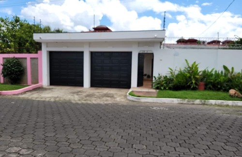 Managua Casa | Casa Entera con Alberca en las Colinas Managua, Apta Para Familias