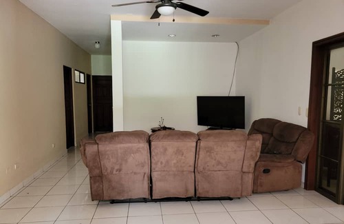 Managua Casa | Casa Entera con Alberca en las Colinas Managua, Apta Para Familias