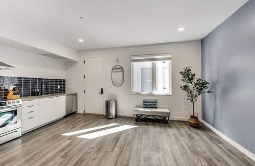 Downtown Oakland Apartamento | Brand New Stylish Studio Suite Near Downtown!