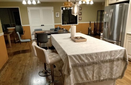Somerset Casa | Bellevue Somerset Luxury House 5b/3.5b + Super View, but Still very Affordable!