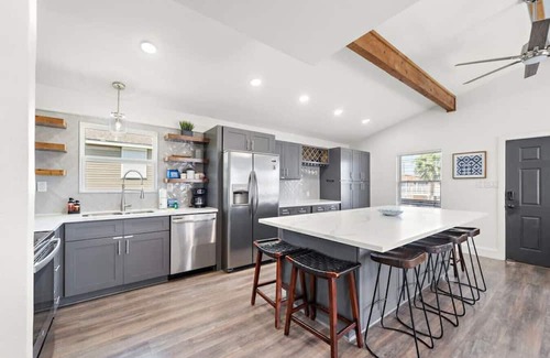 Galveston Casa | 5 Pirates Getaway by BeachBox | Close to Gulf