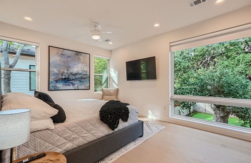 South Manchaca Casa | Custom New Build Central Austin Home Mins to DT