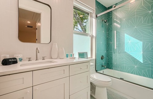 South Manchaca Casa | Custom New Build Central Austin Home Mins to DT