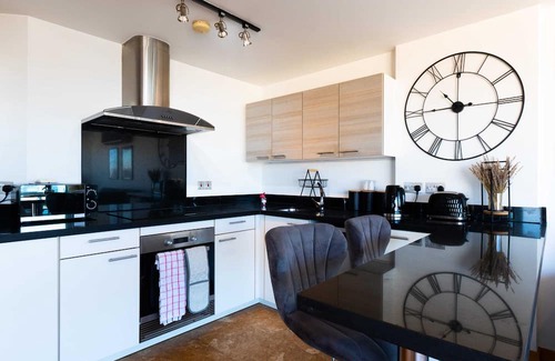 Gibraltar Apartamento | Ocean Village Suite-hosted by Sweetstay
