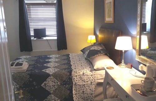 Douglas Casa | Bed and Blueberry, Two Bedroom Suite