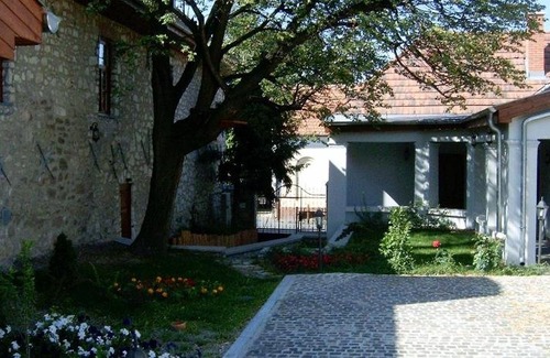 Tallya Casa | Trifecta Udvarház