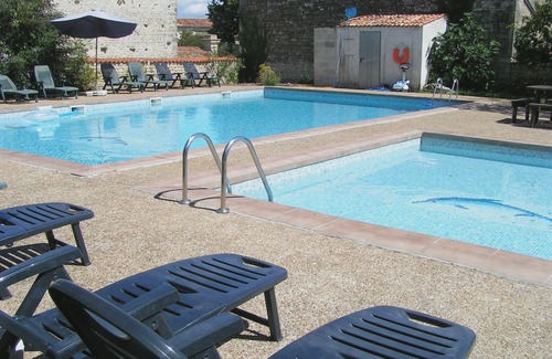 Villeneuve-la-Comtesse Casa | Pegasus Les Constelleations