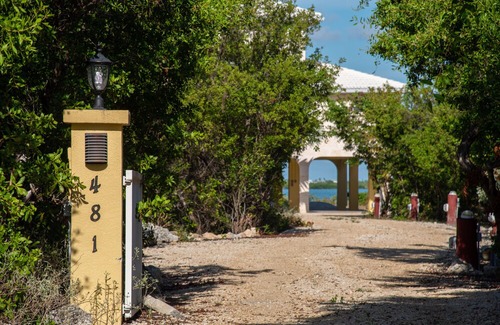 Summerland Key Casa | One of the very few beach houses with a daily, rental license in the Keys.