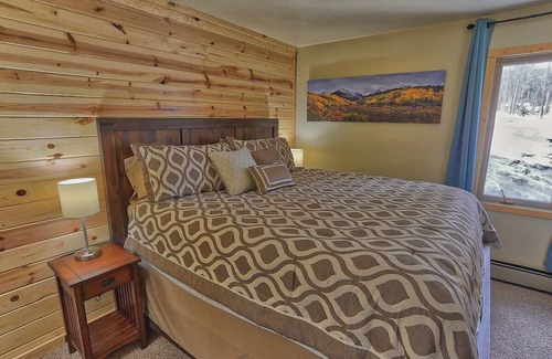 Peak 8 Condominio | Goldcamp Launchpad - Location, Hike & Hot Tub!