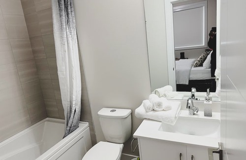 Guildford Apartamento | Cozy Studio with Mountain Views
