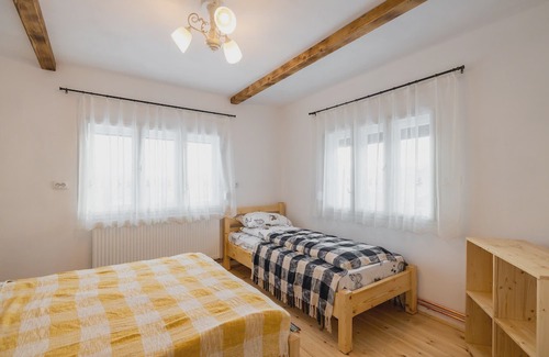 Horea Cabina | Rustic & cozy 5 bedroom Cabin - in the heart of Apuseni Mountains