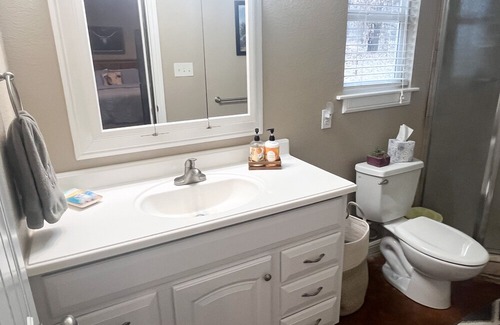 Weatherford Cabaña | Paradise in the country. Guest house with pool. Pet friendly. No cleaning fees.