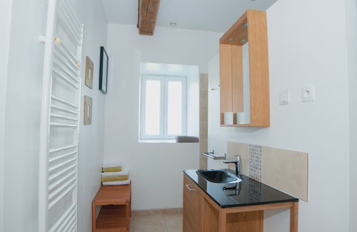 Isigny-sur-Mer Cabaña | Cottage sleeps 4 near the D-Day landing beaches. Pets allowed