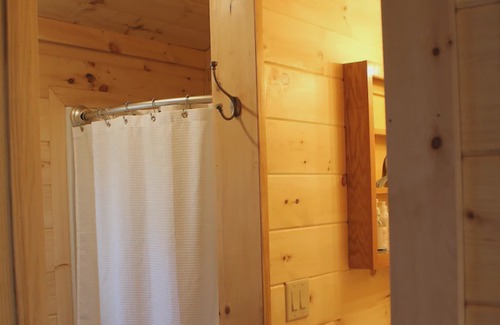 Schuyler Cabina | Cozy cabin for 2 w/great mt views & walking trails!