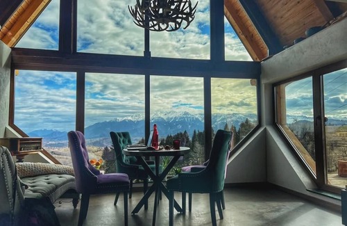 Sirnea Casa | Refurbished barn looking over the mountains - 20 min away from Dracula's Castle