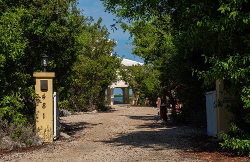 Summerland Key Casa | One of the very few beach houses with a daily, rental license in the Keys.