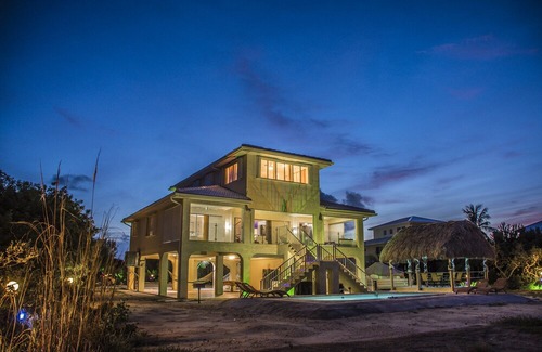 Summerland Key Casa | One of the very few beach houses with a daily, rental license in the Keys.