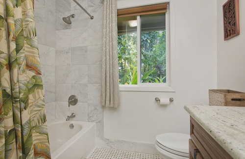 Pupukea Casa | RENOVATED! Short Walk to Beach, Air con. Please inquire about shorter stays!