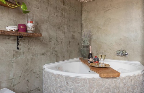 Colle di Compito Casa | Stunning Home In Capannori With Jacuzzi