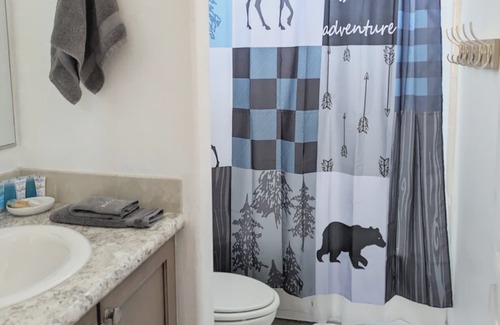Alpine Casa | Hays Hideaway