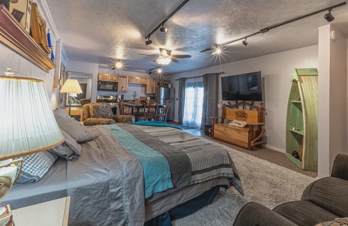 Summersville Apartamento | Sunset Suite at Lake Sometimes!